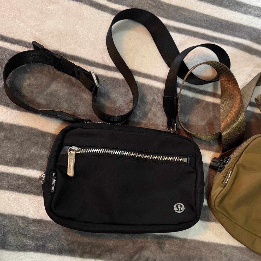 lululemon athletica Black Everywhere Convertible crossbody 1.5 L